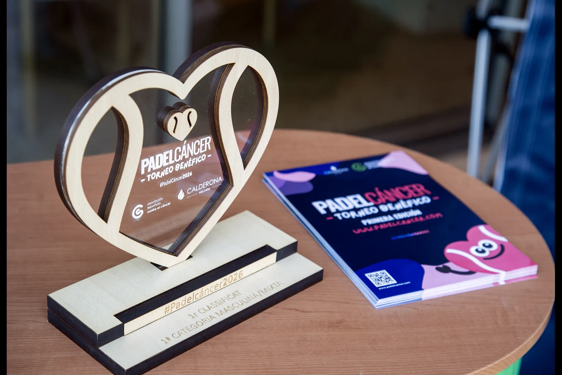 Trofeo artesanal grabado en láser, primera edición PadelCáncer